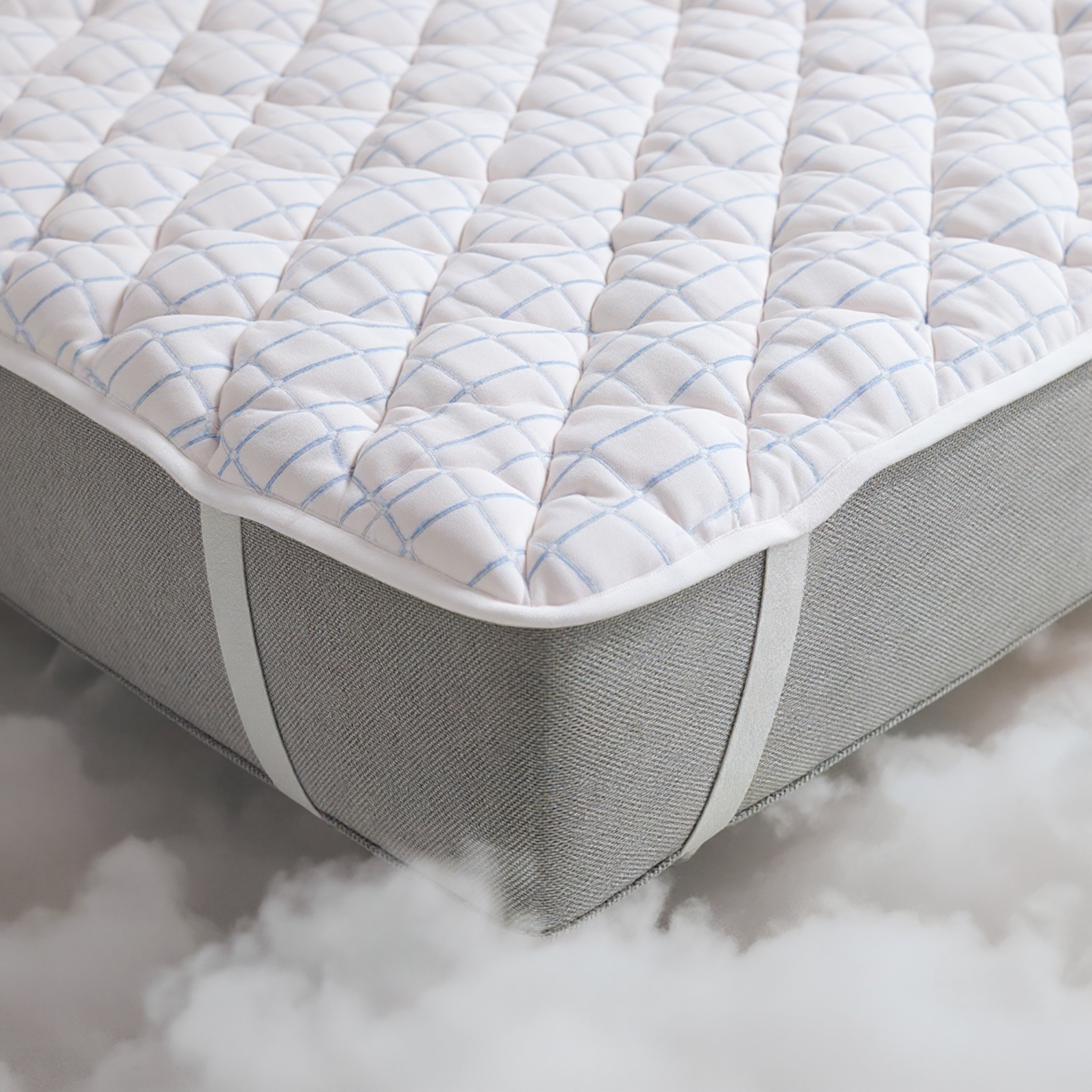 QMAX mattress topper White