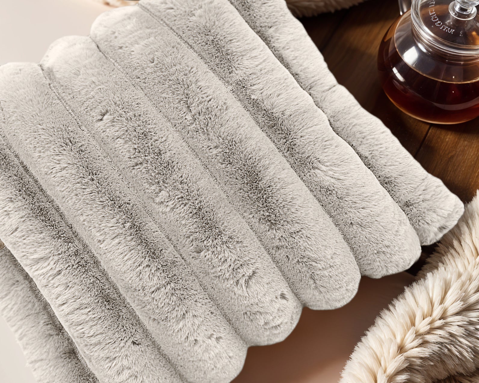 Rib Rabbit Fur Sierkussen Ecru 50 x 50 cm