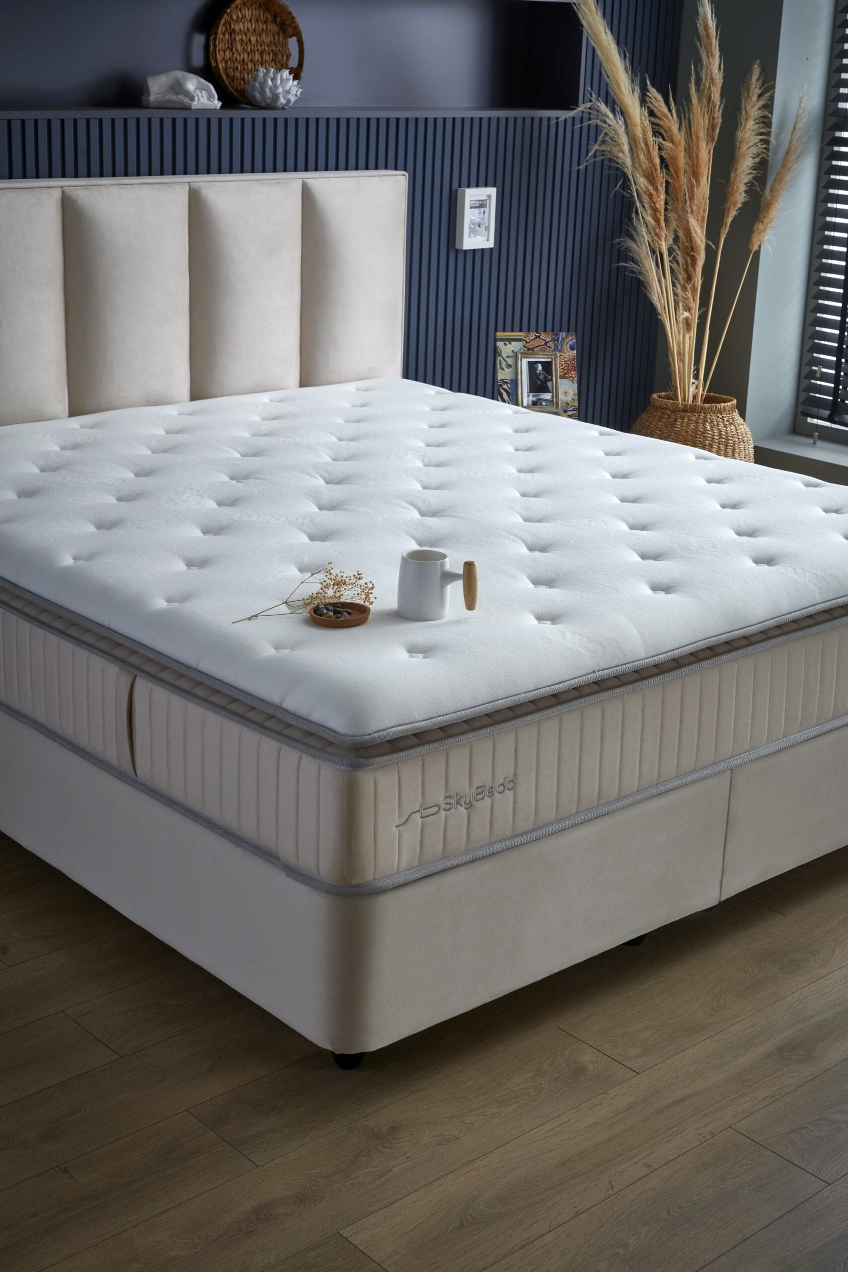 SKYBEDD ® - Boxspring met opbergruimte Birdybedd Beige