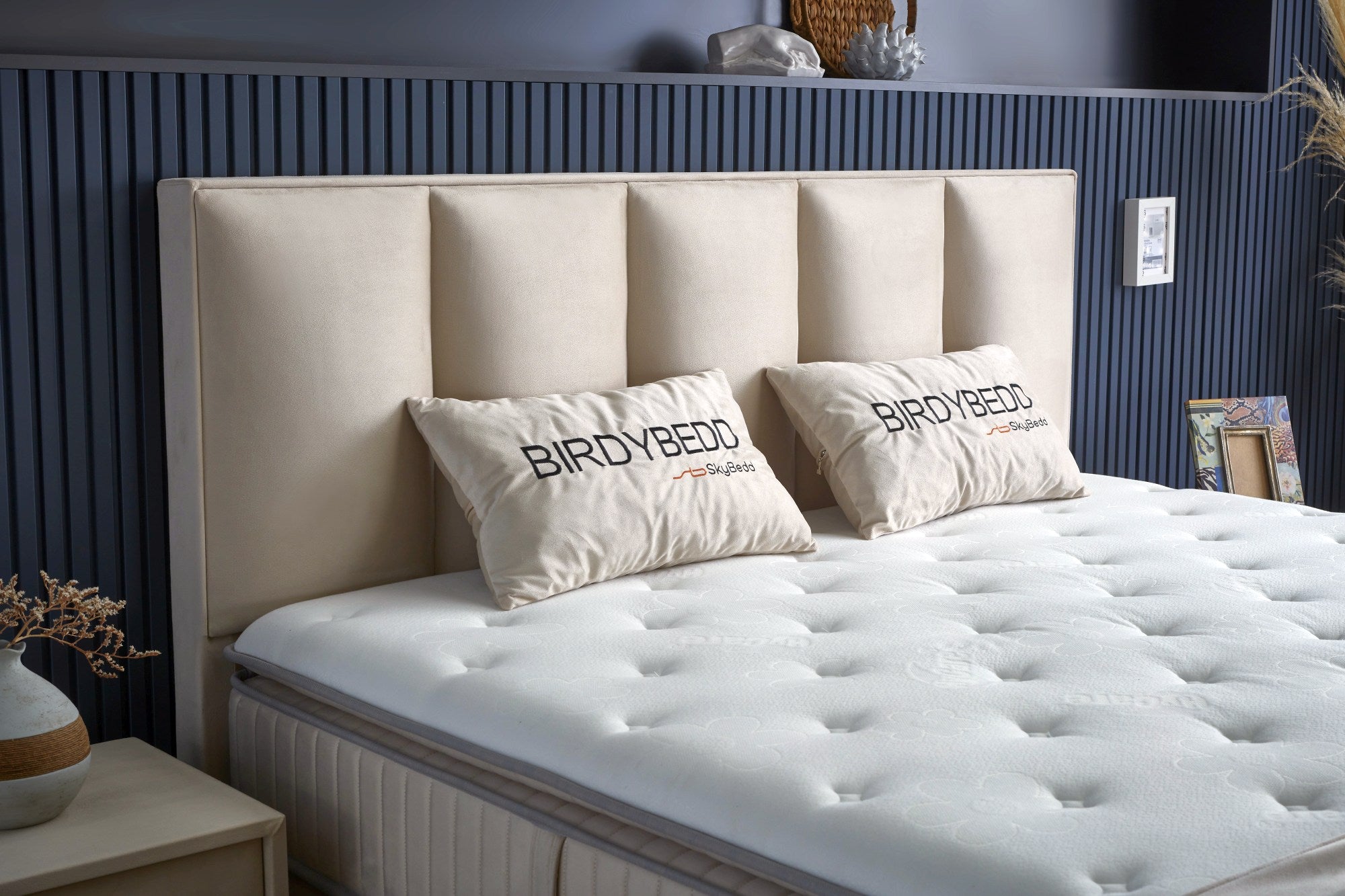 SKYBEDD ® - Boxspring met opbergruimte Birdybedd Beige