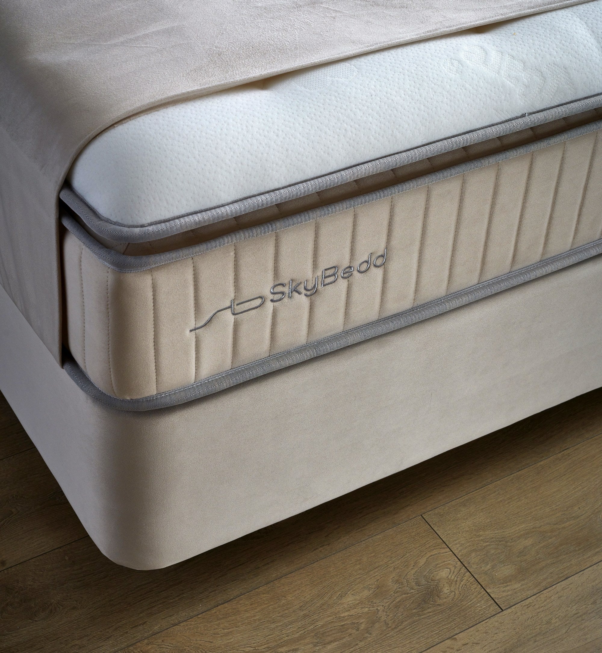 SKYBEDD ® - Boxspring met opbergruimte Birdybedd Beige