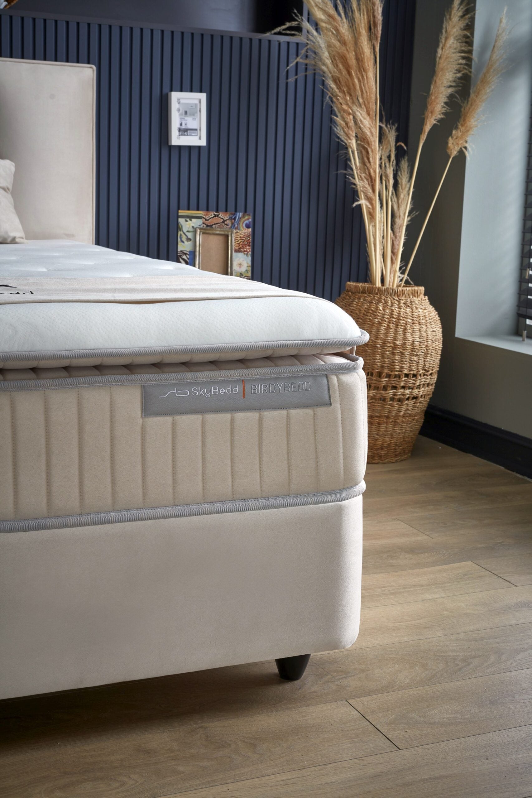 SKYBEDD ® - Boxspring met opbergruimte Birdybedd Beige