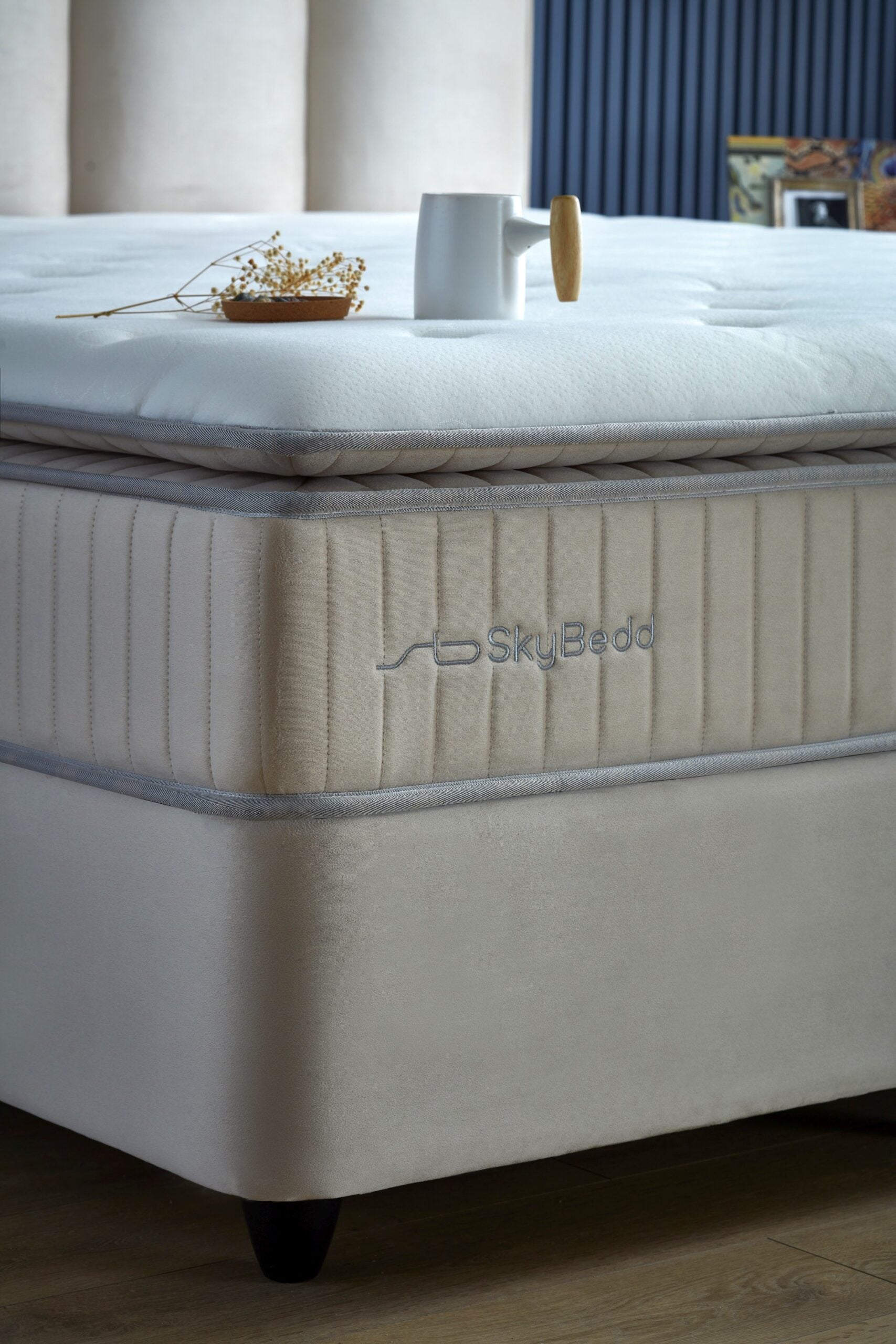 SKYBEDD ® - Boxspring met opbergruimte Birdybedd Beige