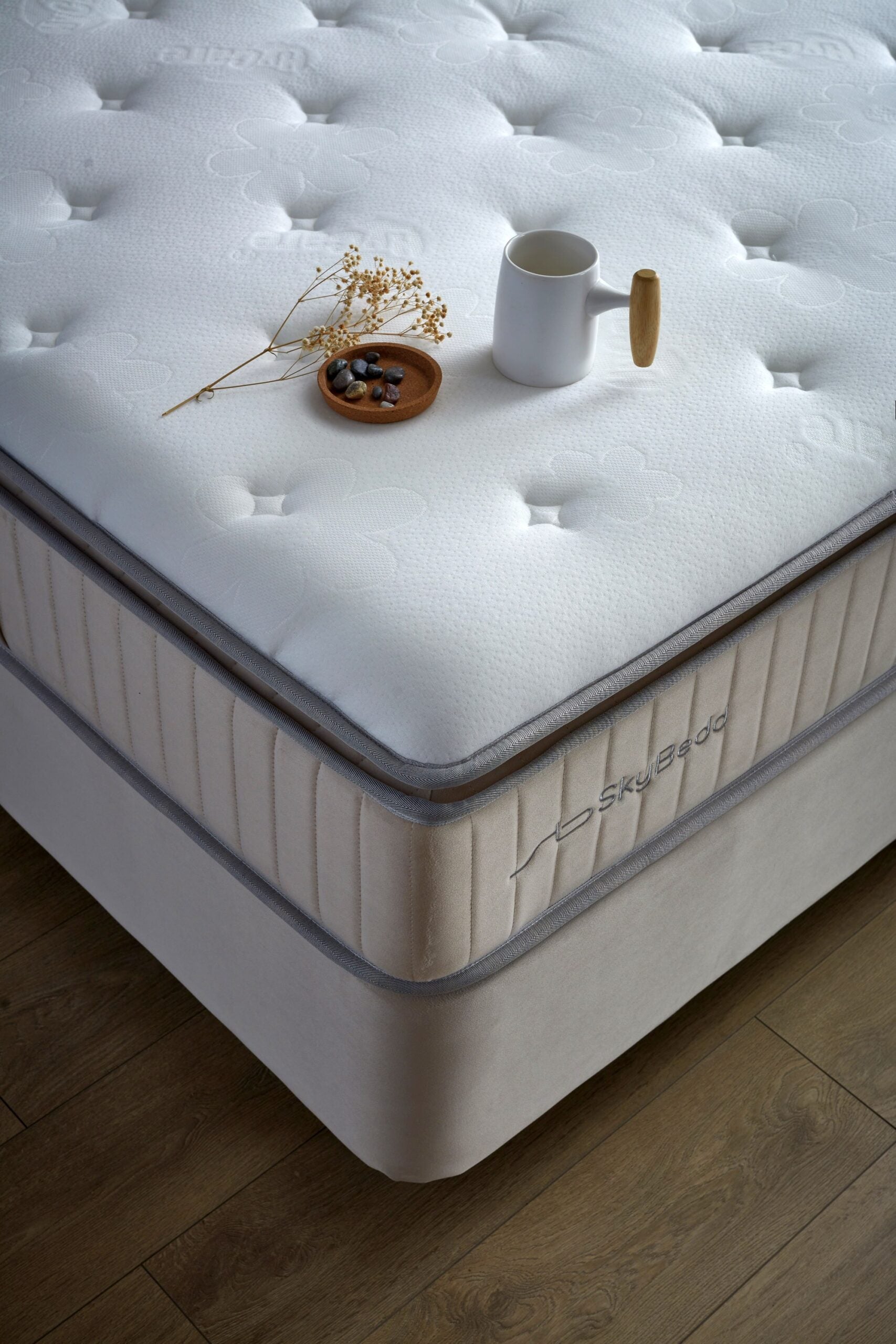 SKYBEDD ® - Boxspring met opbergruimte Birdybedd Beige