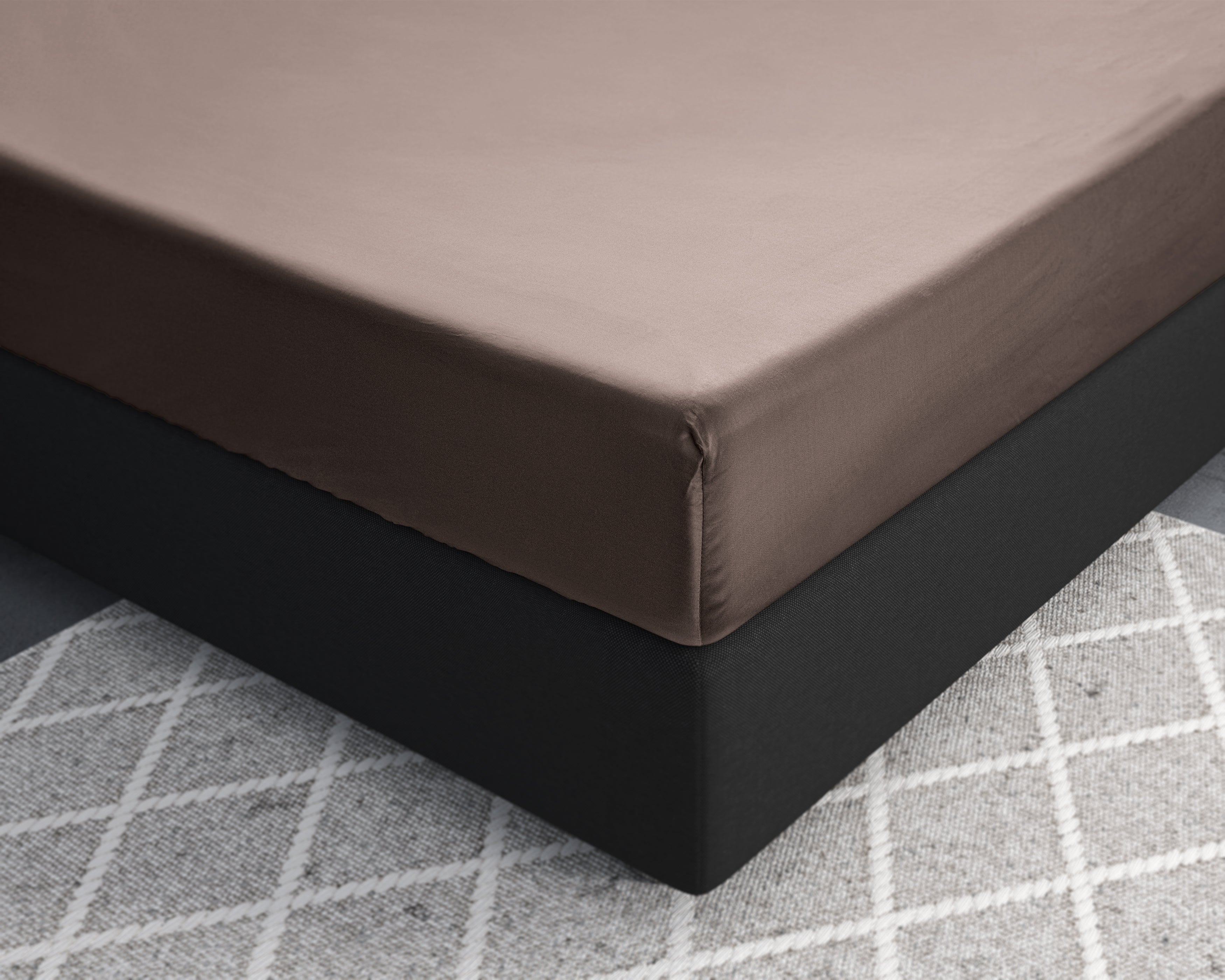 Satin Fitted Sheet Taupe - Reactive washed - Soft, smooth, breathable and has a light sheen - Free from harmful substances and skin-friendly