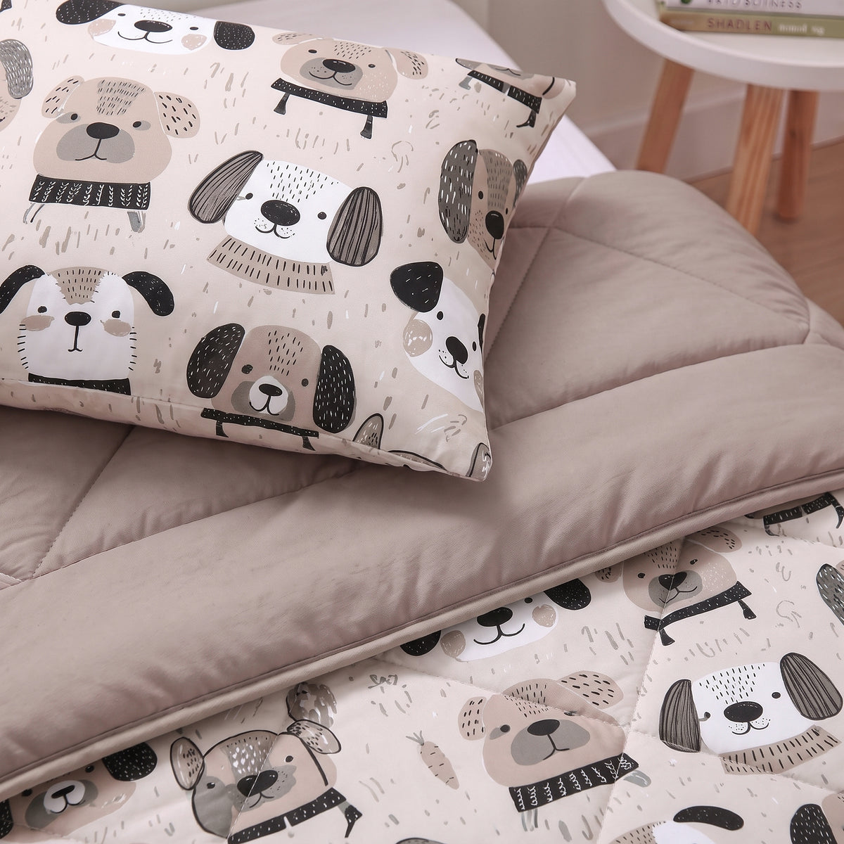Sleeptime Lazy Kids Dekbed Hondjes Taupe - 140 x 200 cm met sloop