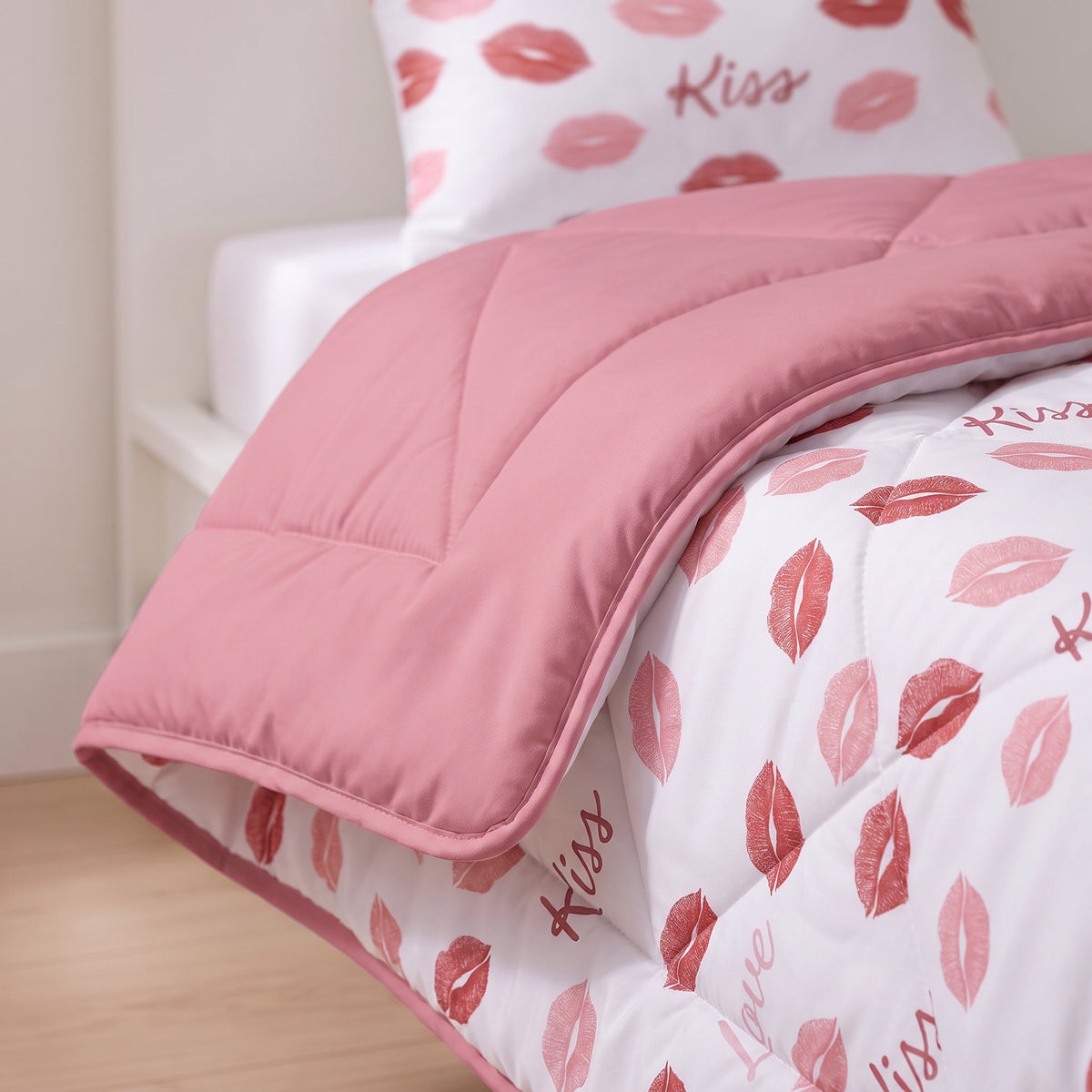 Sleeptime Lazy Kids Dekbed Kusjes Wit - 140 x 200 cm met sloop