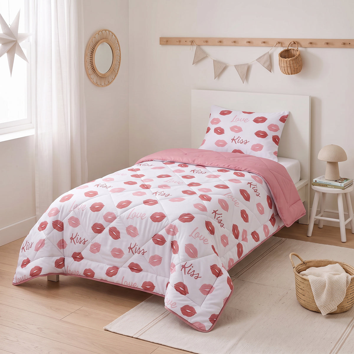 Sleeptime Lazy Kids Dekbed Kusjes Wit - 140 x 200 cm met sloop