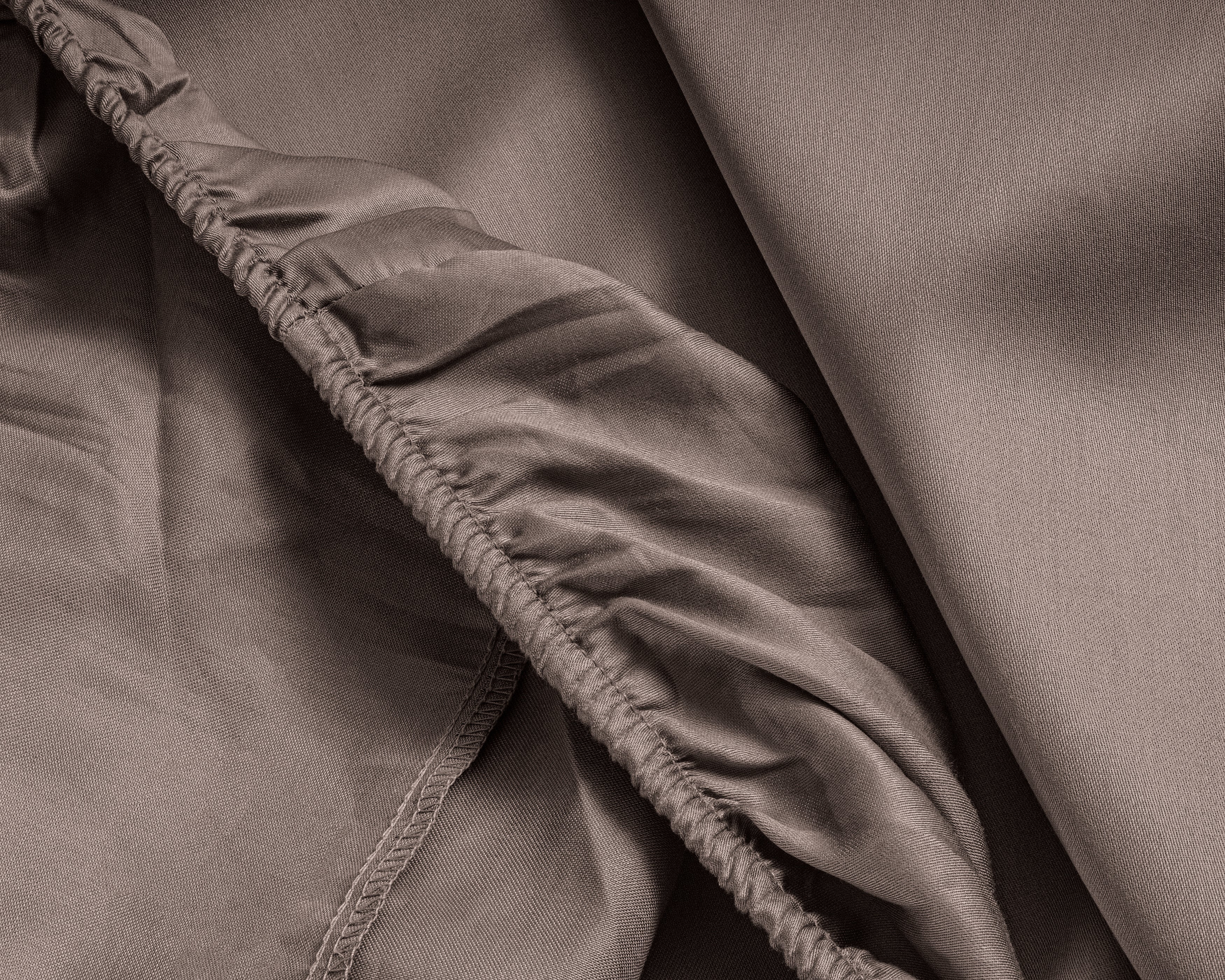 Split Topper Satin Fitted Sheet Taupe - Reactive washed - Soft, smooth, breathable and has a light sheen - Free from harmful substances and skin-friendly