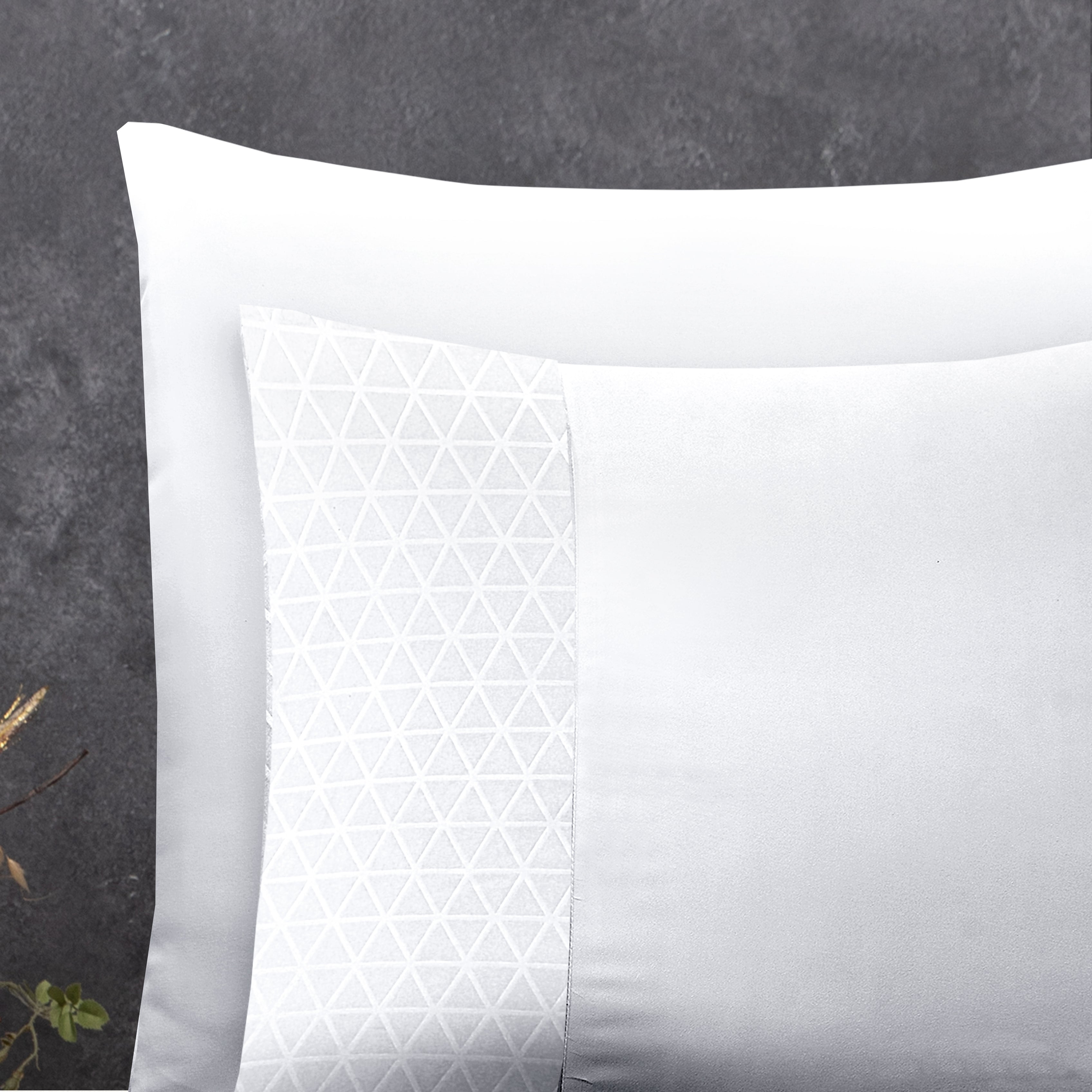 Valencia Duvet Cover White - Plain design - Deep print design - Easy to wash