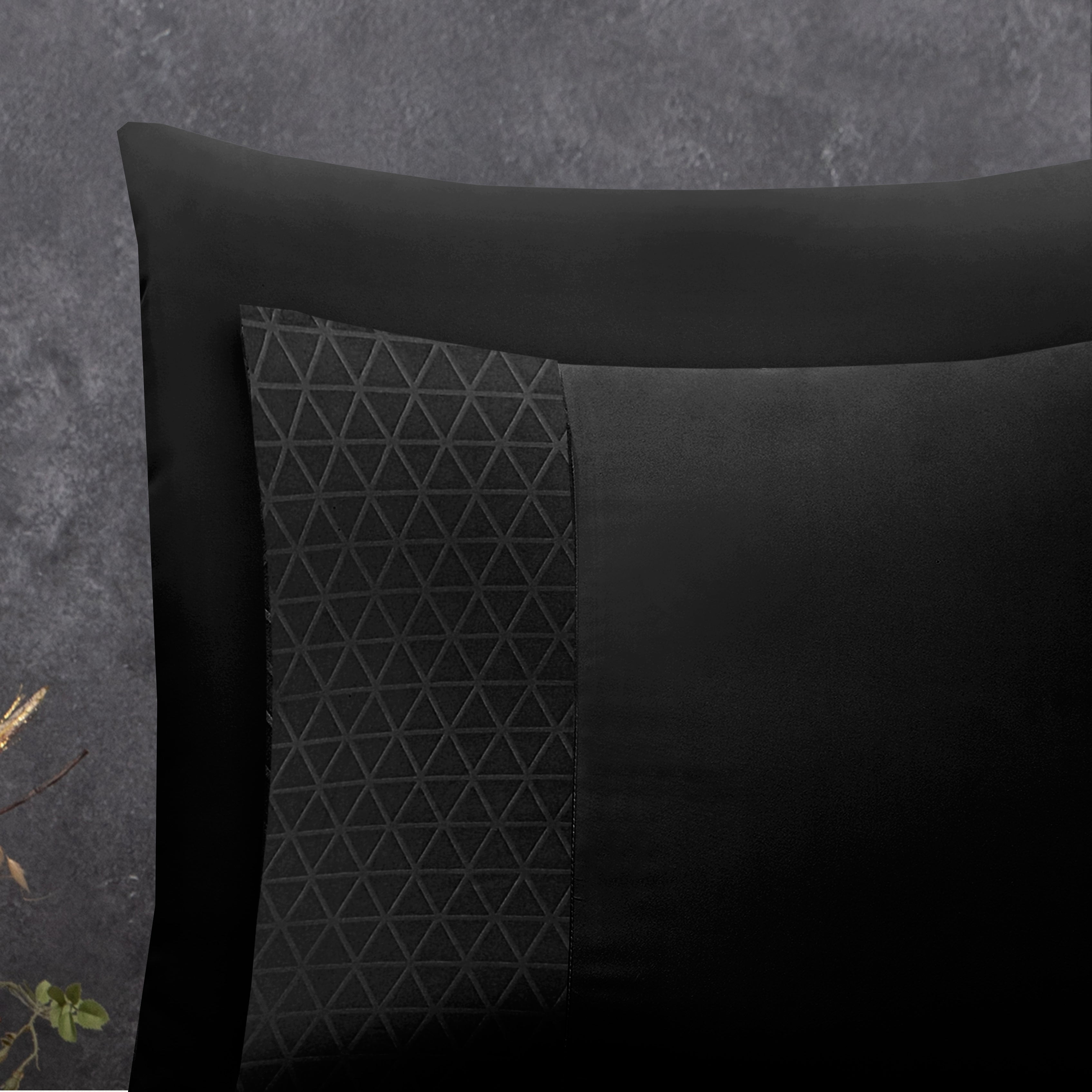 Valencia Duvet Cover Black - Plain design - Deep print design - Easy to wash