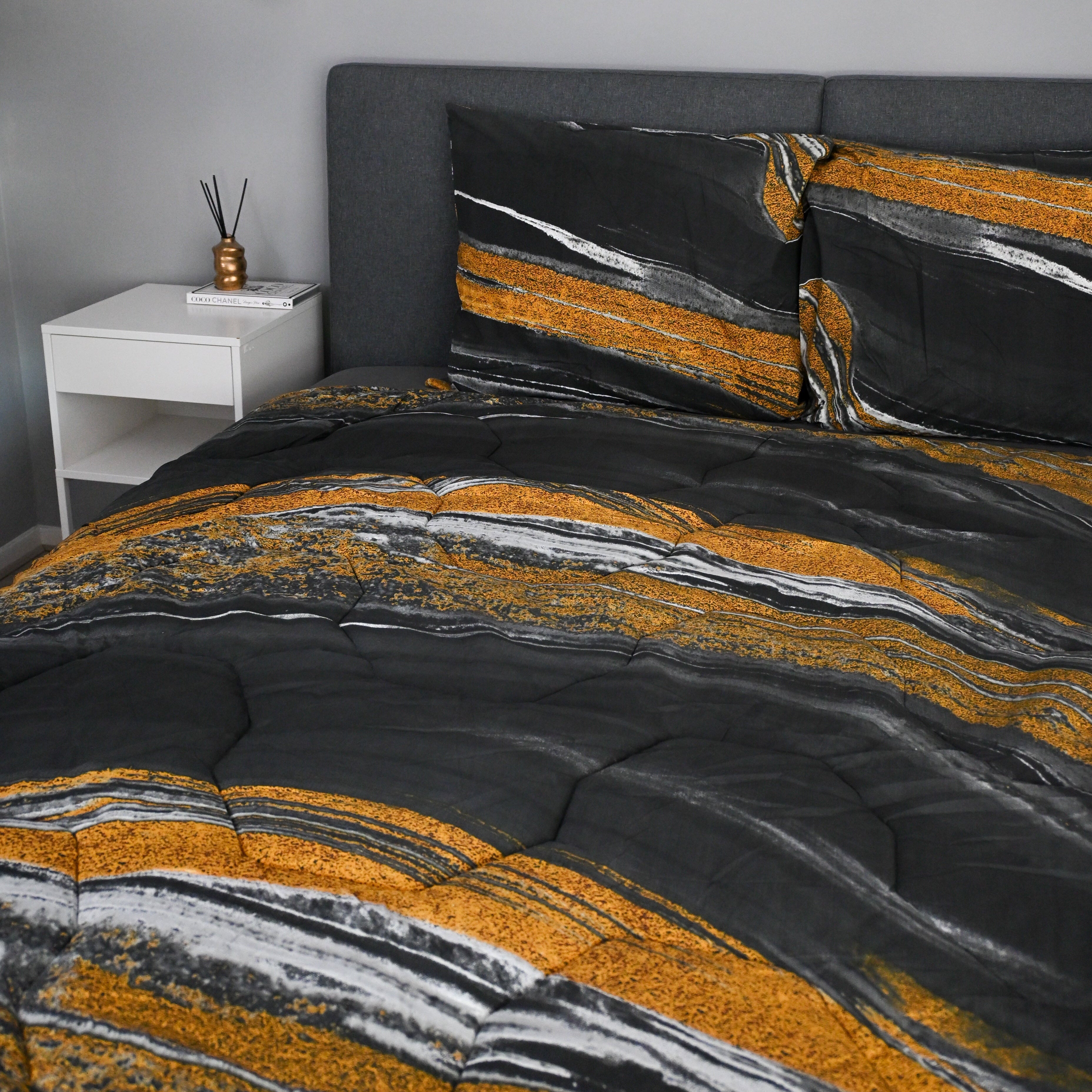 Valking Dekbed - Marble Black Gold - Voor het hele jaar + Kussenslopen