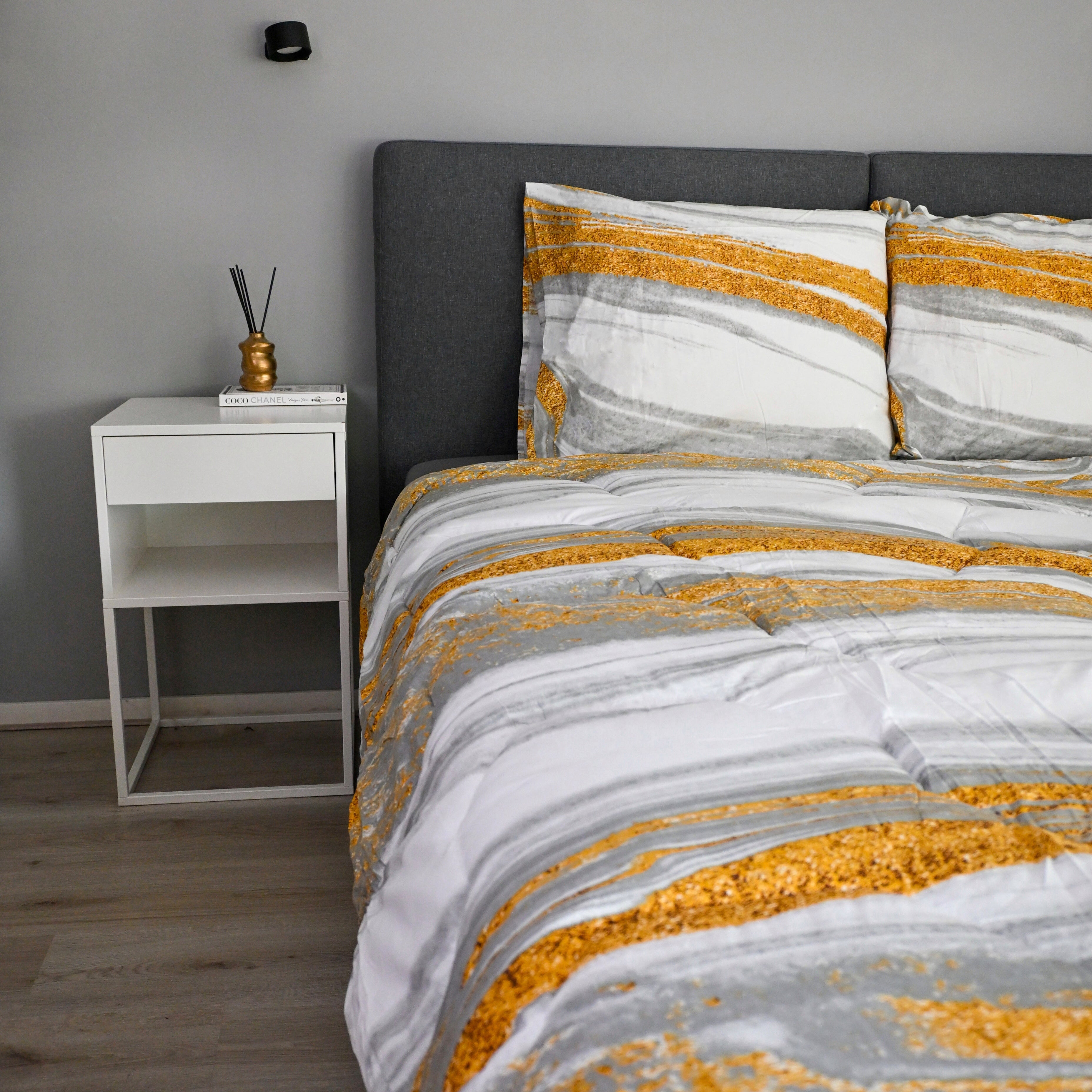 Valking Dekbed - Marble White Gold - Voor het hele jaar + Kussenslopen