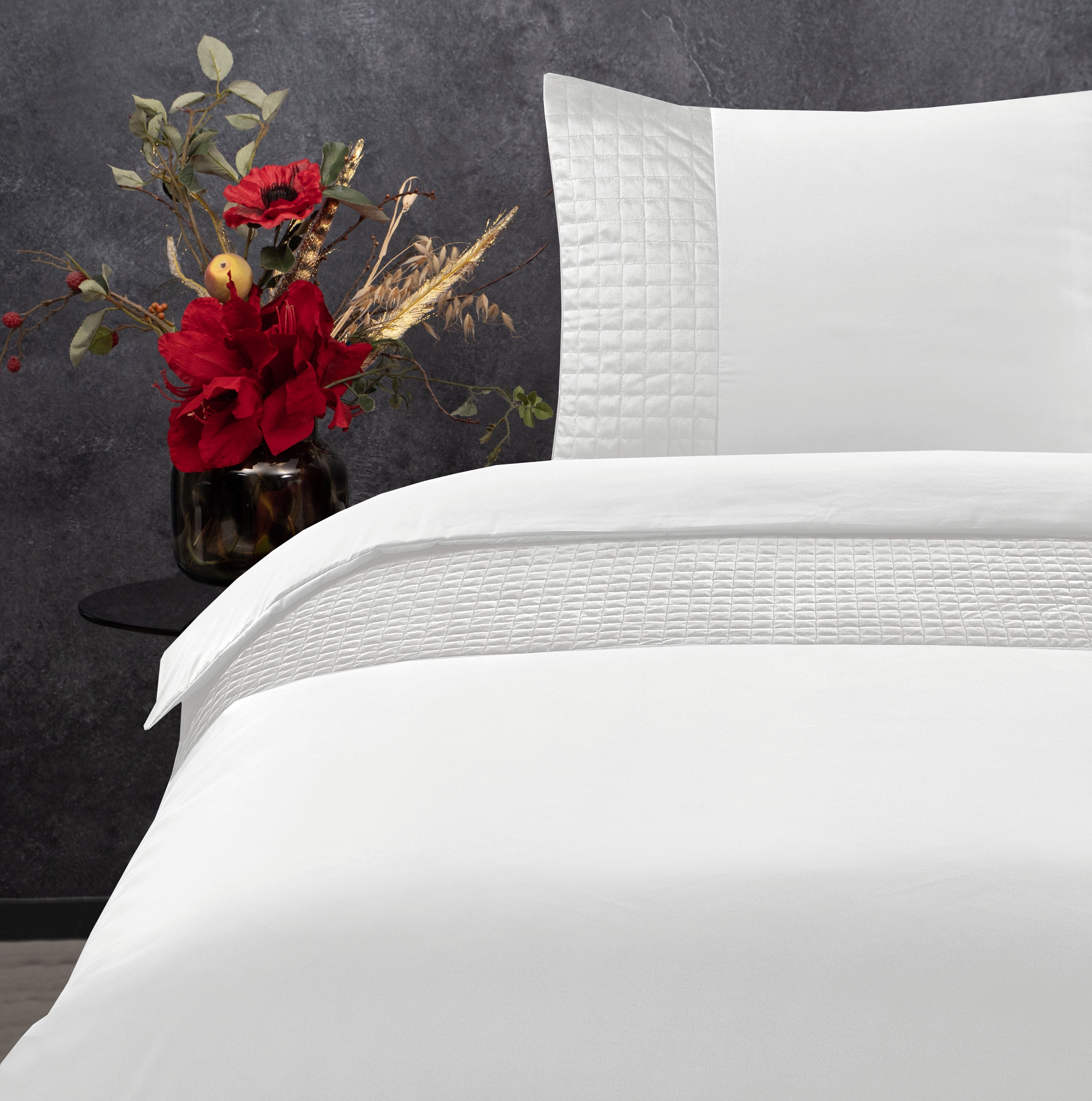 Velvet Band White Duvet Cover - Luxurious velvet band - Velvet soft - Square stitched