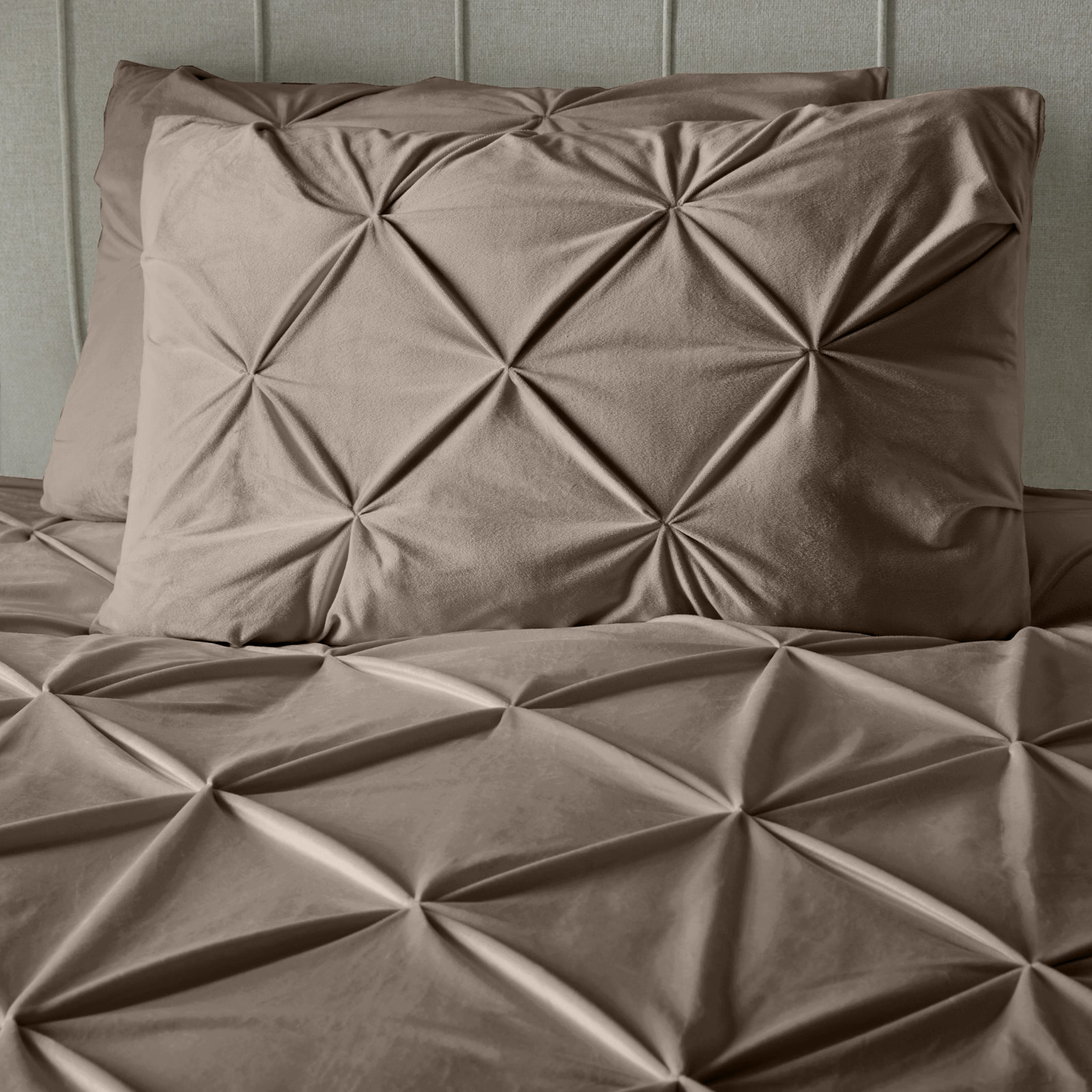 Velvet Pintuck Dekbedovertrek Taupe - Fluweel zacht - Chique design - Luxe verpakking