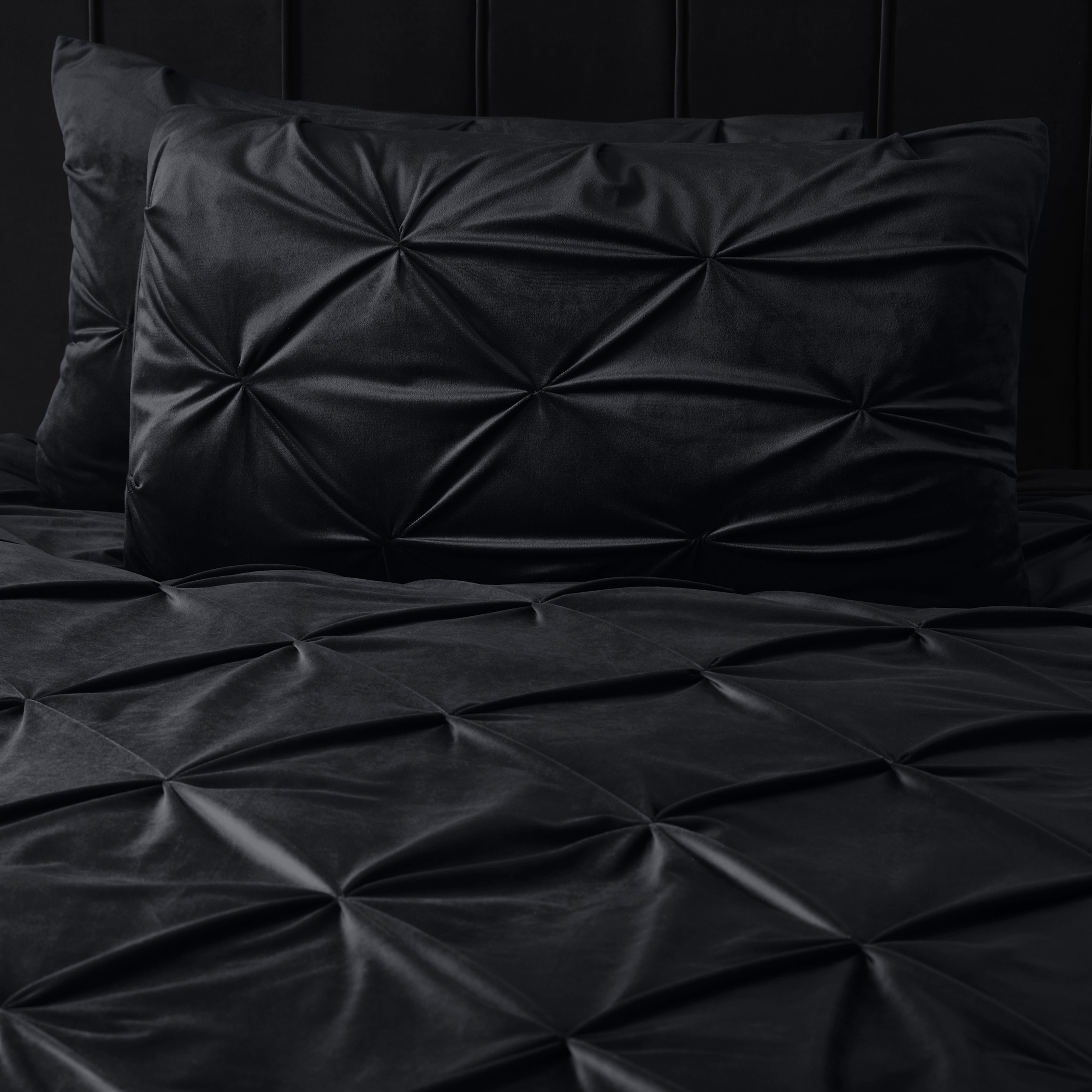 Velvet Pintuck Duvet Cover Black - Velvety soft - Chic design - Luxury packaging