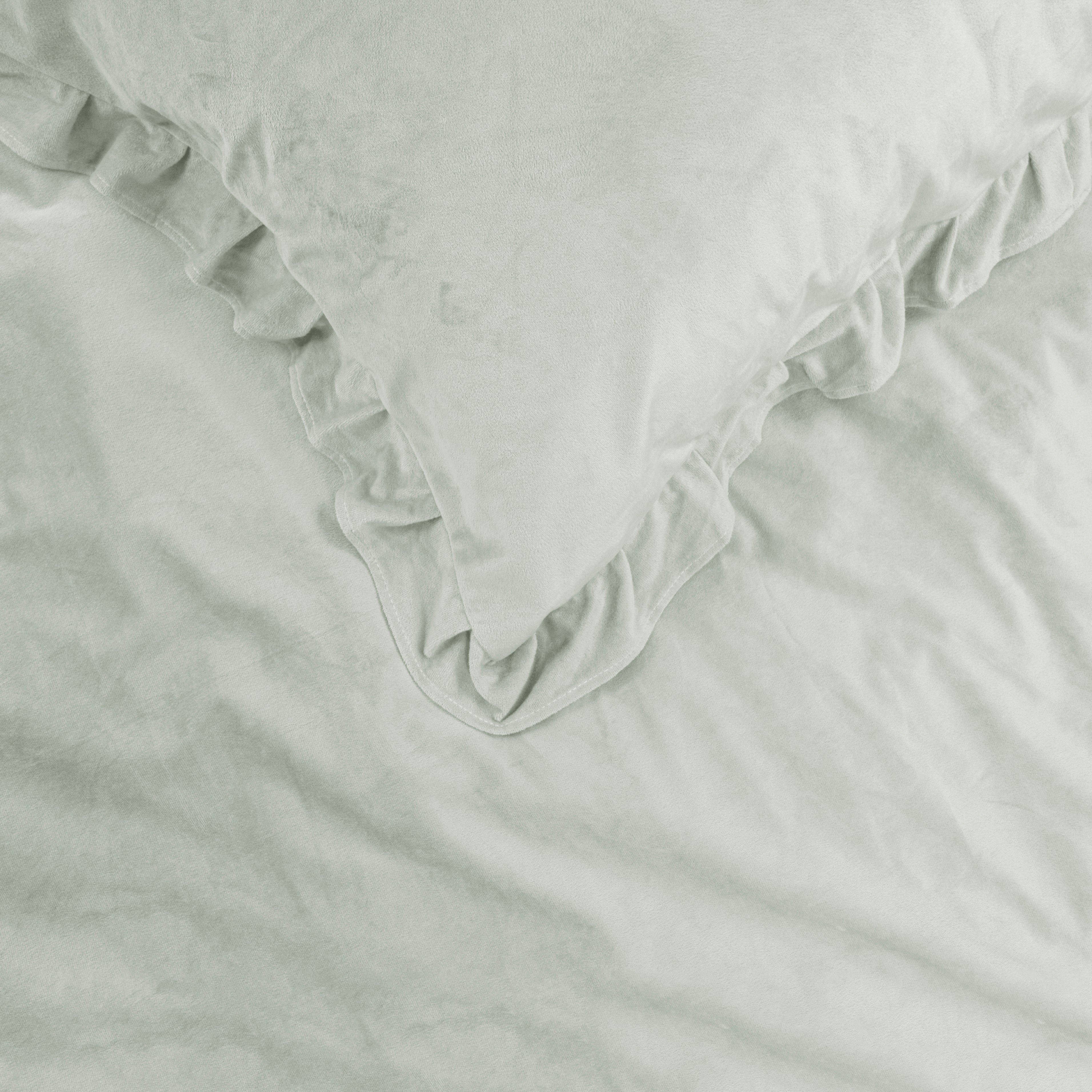 Velvet Ruffles Duvet Cover Cappuccino White - Ruffles effect - Velvet soft - Luxuriously packaged