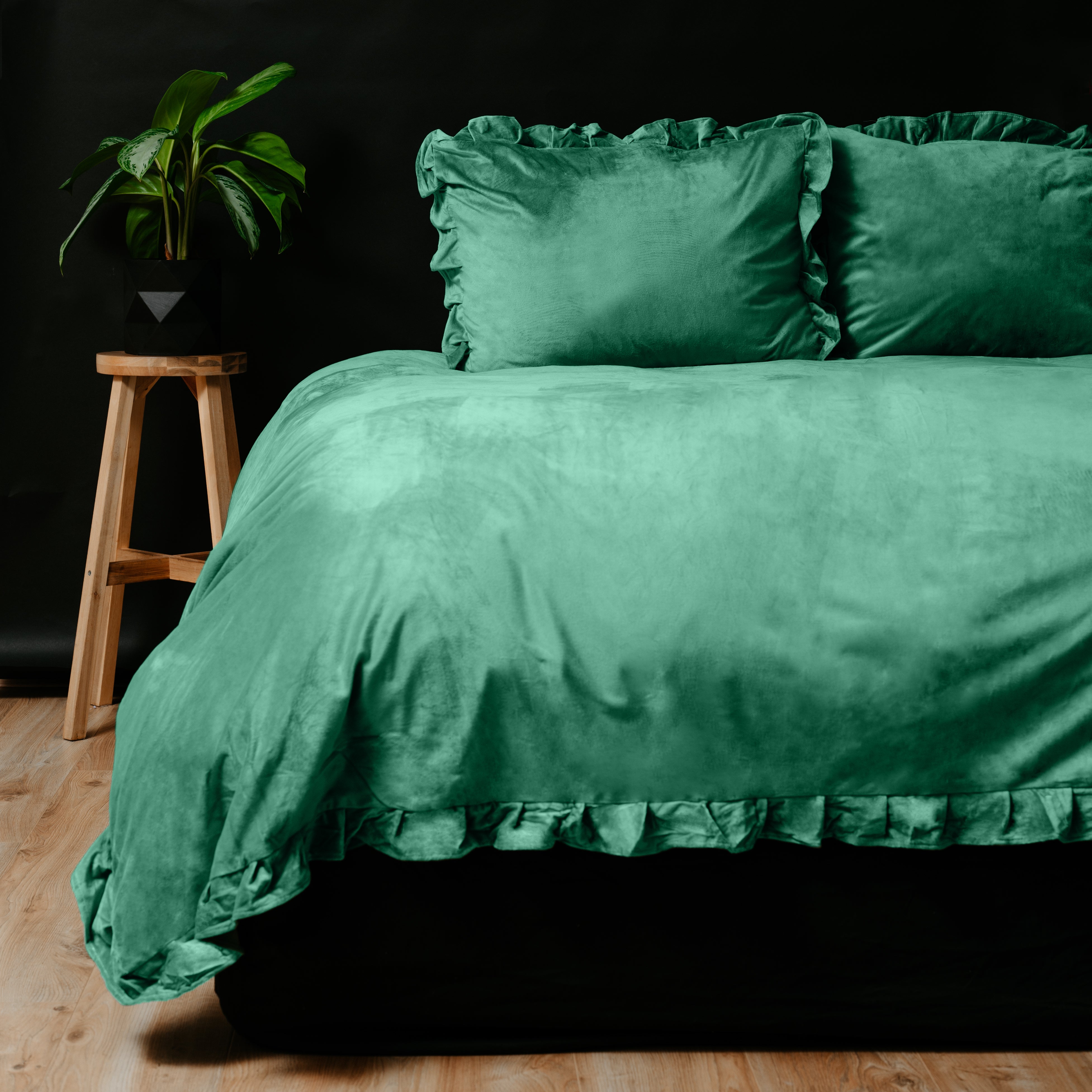 Velvet Ruffles Dekbedovertrek Granite Green - Ruffles effect - Fluweel zacht - Luxe verpakt