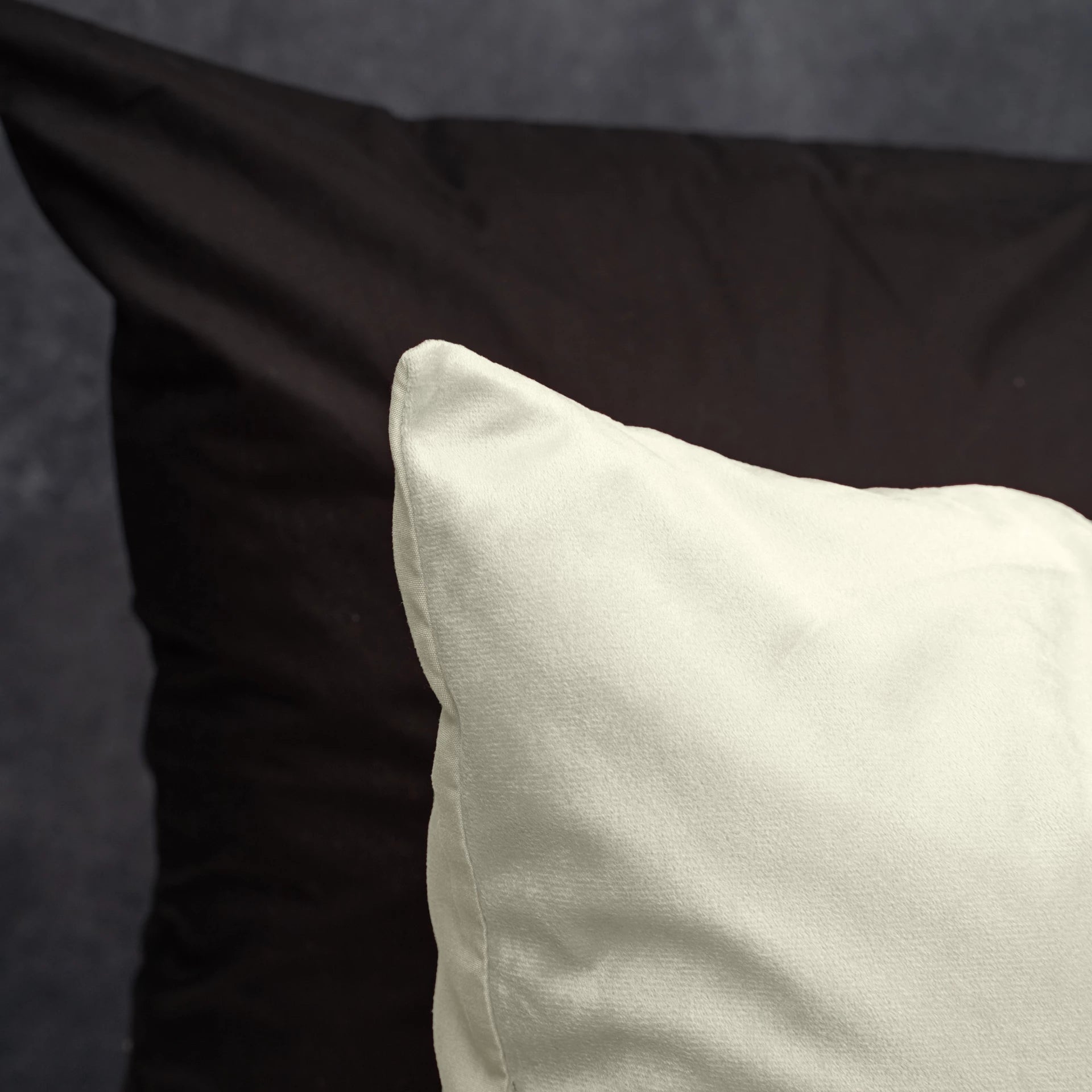 Velvet Uni Dekbedovertrek Creme - Fluweel zacht - Anti-allergisch - Luxe verpakt