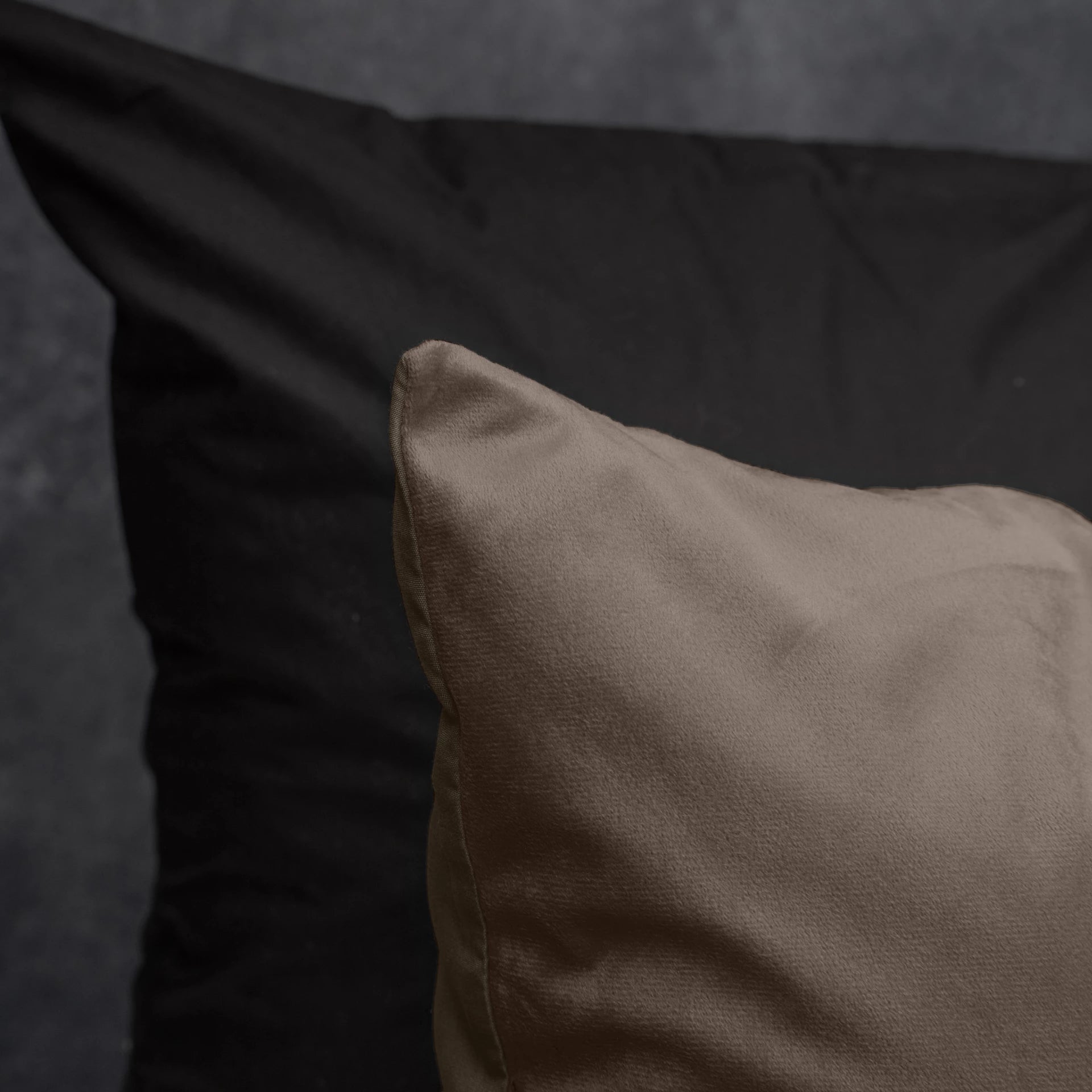 Velvet Uni Dekbedovertrek Taupe - Fluweel zacht - Anti-allergisch - Luxe verpakt