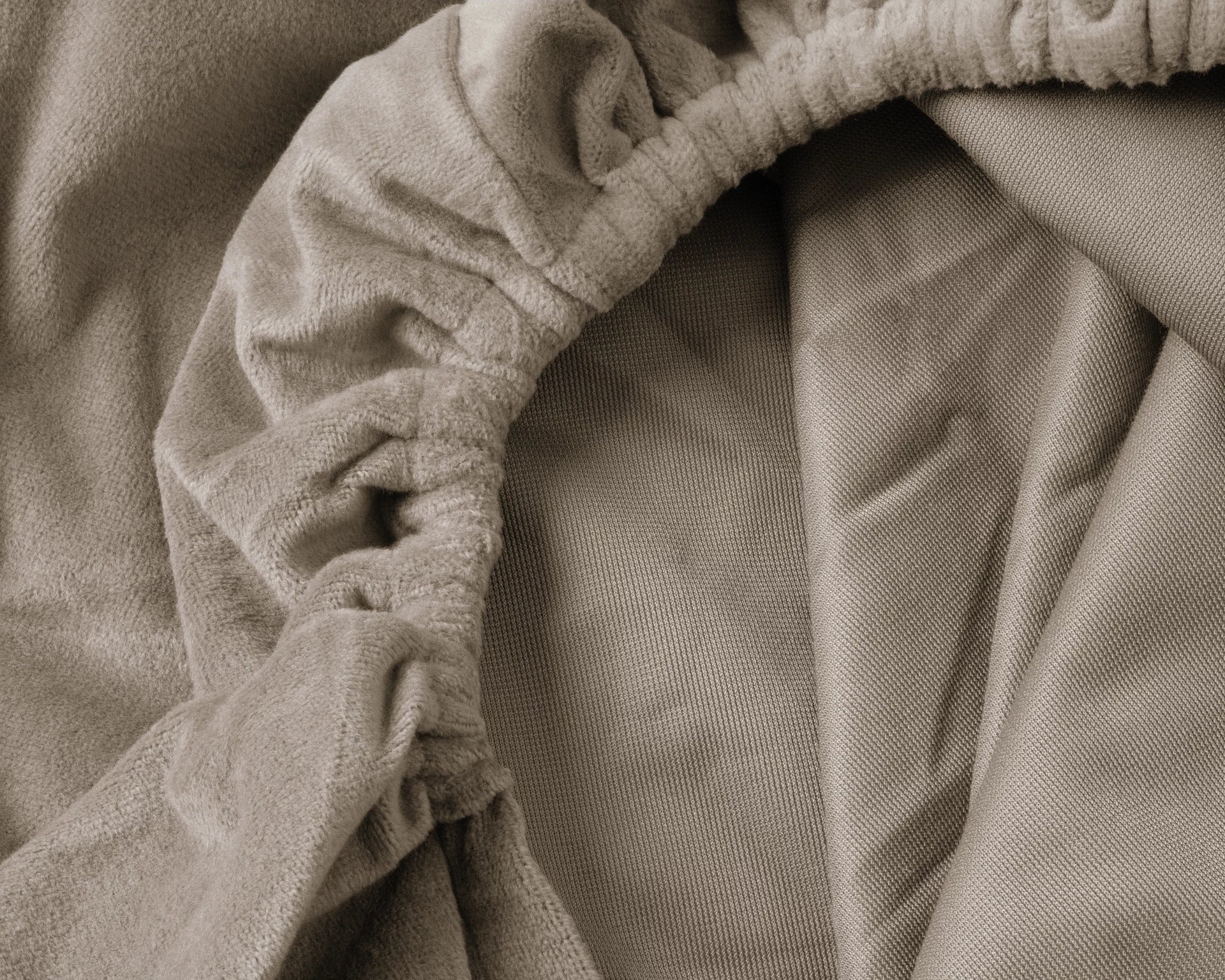 Velvet hoeslaken Taupe/Grijs - Warm voor de winter - Zacht en soepel - Vocht absorberend
