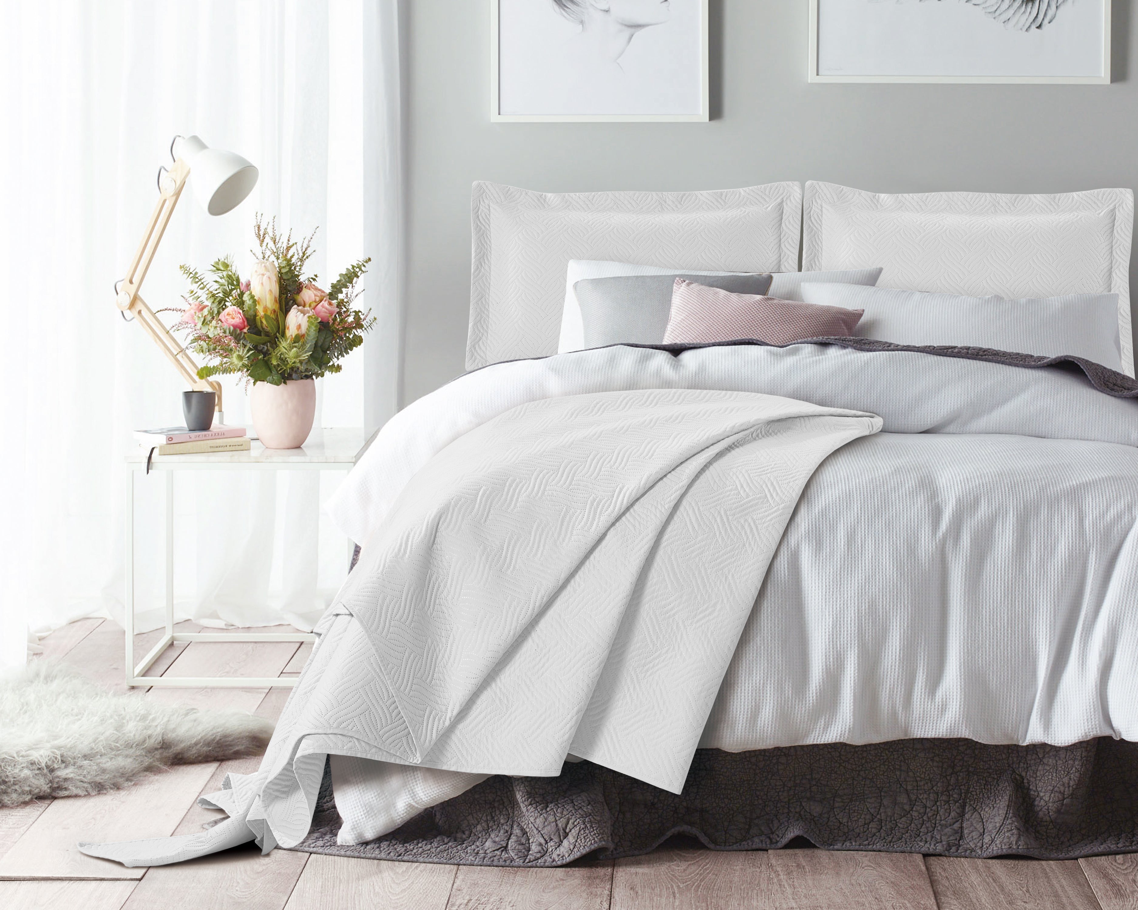 Wave Wit 260 x 250 - Mooie sprei - Makkelijk wasbaar - Met 2 slopen