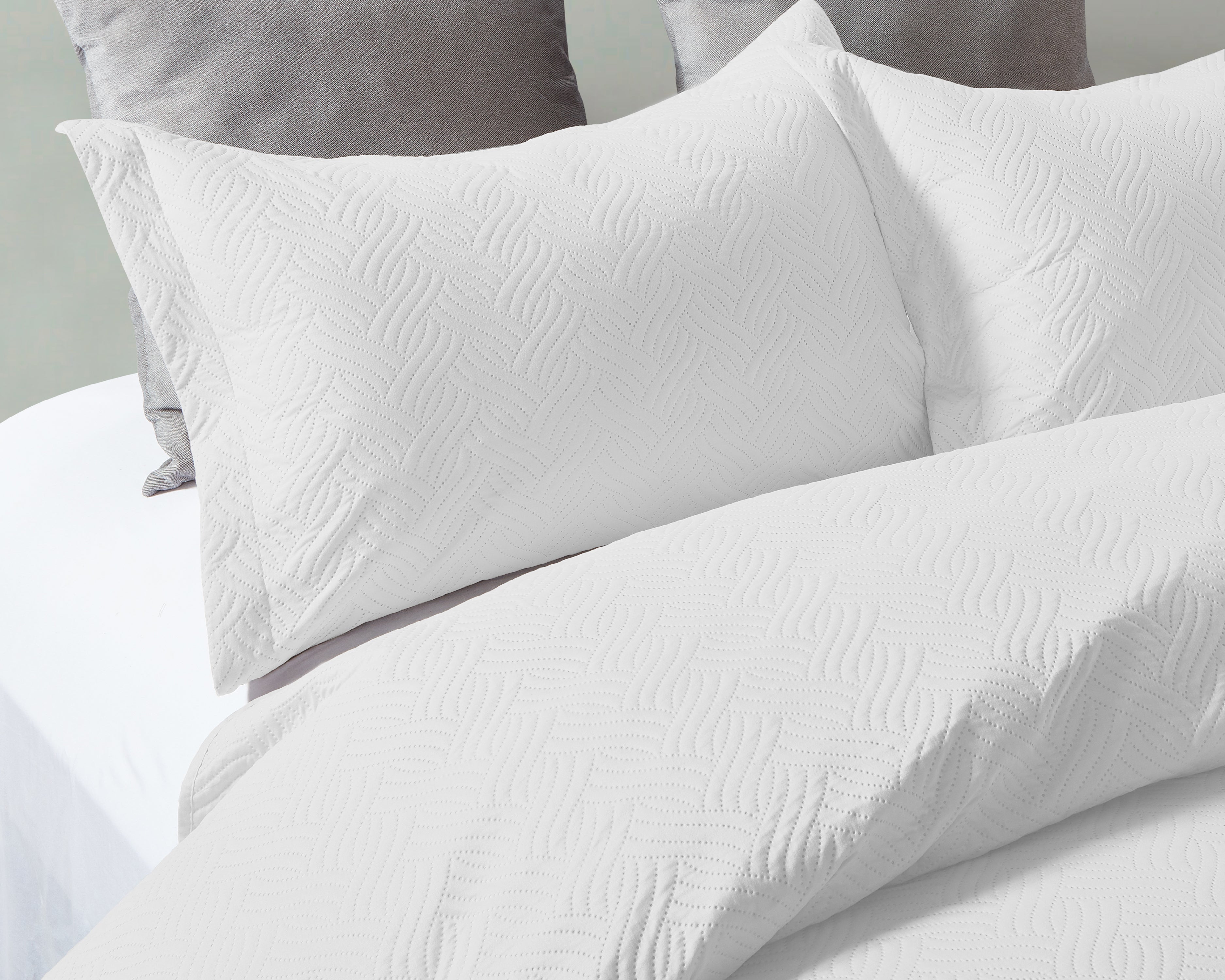 Wave Wit 260 x 250 - Mooie sprei - Makkelijk wasbaar - Met 2 slopen