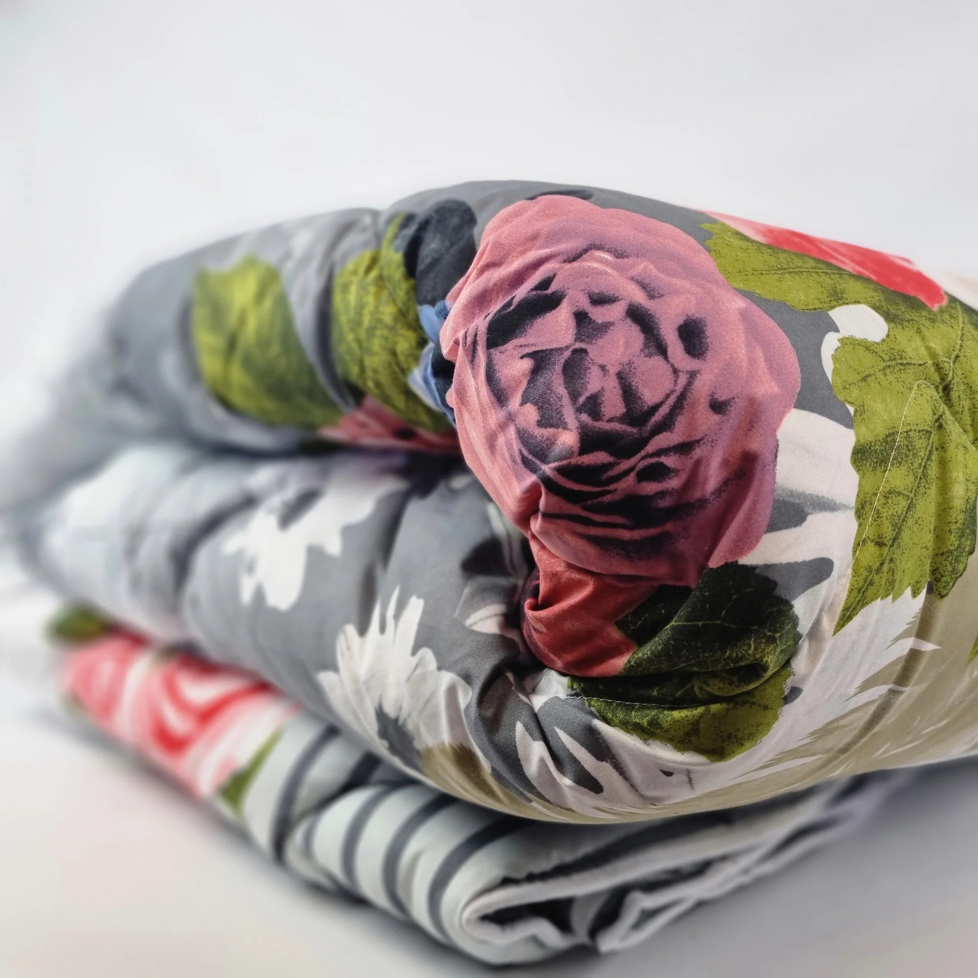 All-in One Lazy Dekbed Grijs Met Rozen - Dekbed voor het hele jaar