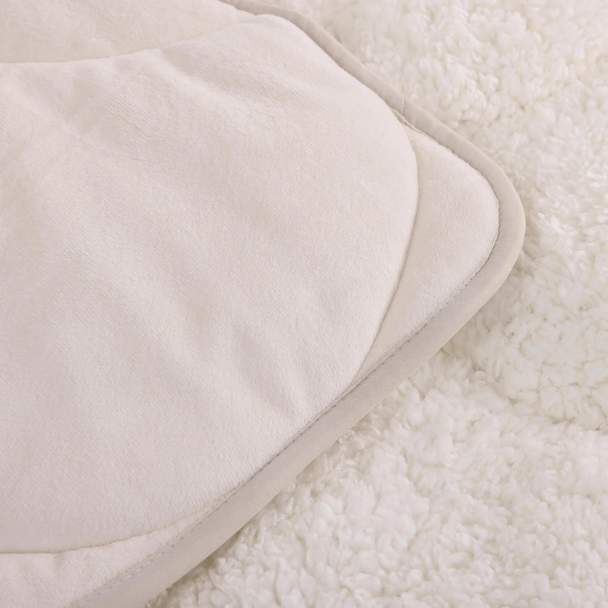 All-in One Lazy Teddy/Velvet Duvet Pearl White - 2-in-1 Winter duvet