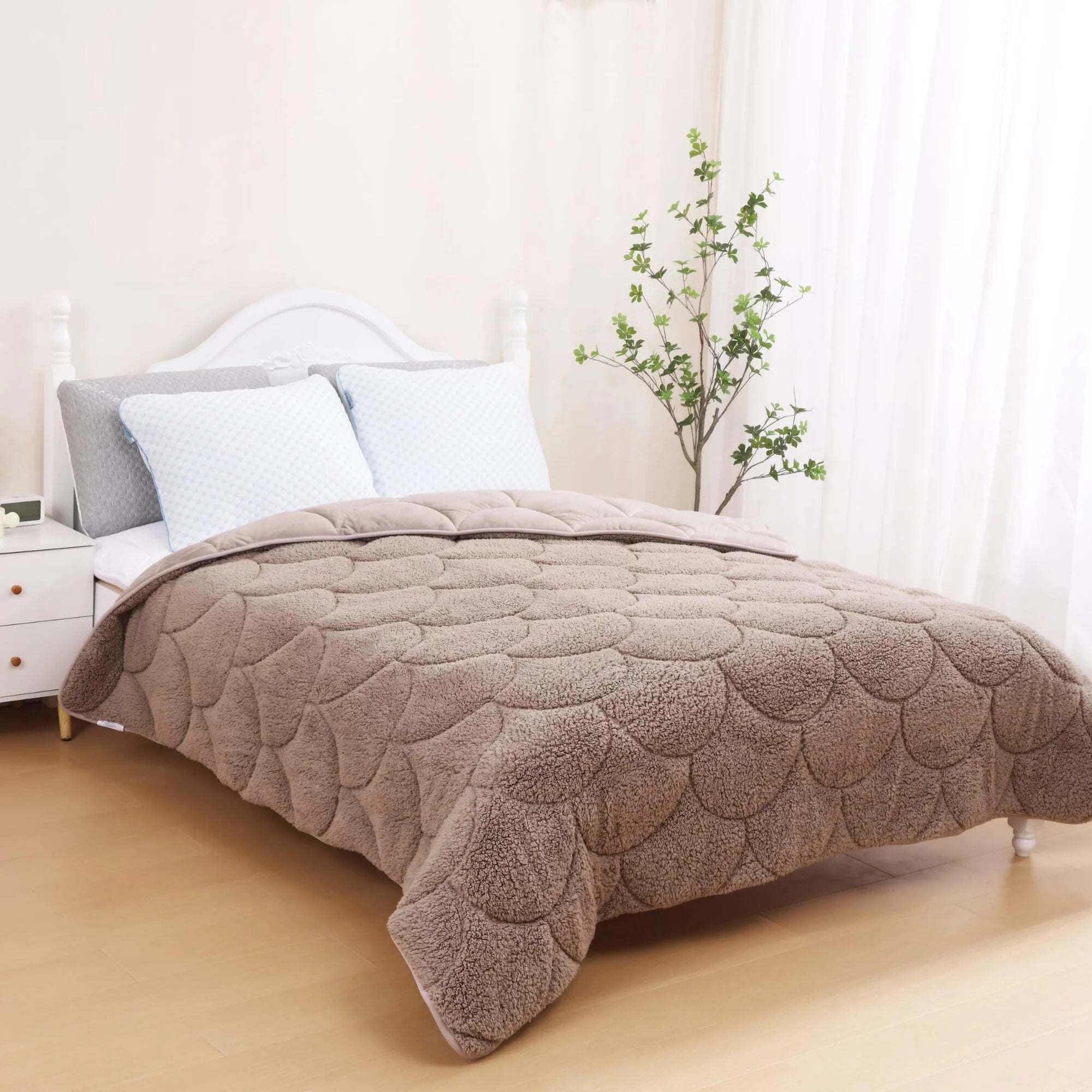 All-in One Lazy Teddy/Velvet Duvet Taupe - 2-in-1 Winter duvet